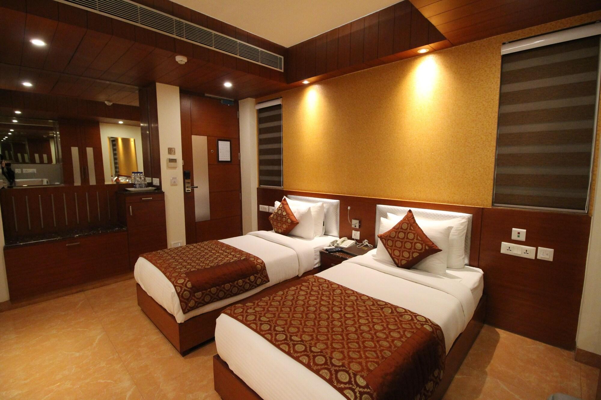 Hotel Golden Grand Дели Экстерьер фото