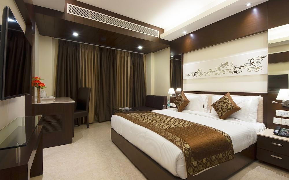 Hotel Golden Grand Дели Экстерьер фото