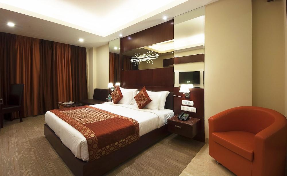 Hotel Golden Grand Дели Экстерьер фото