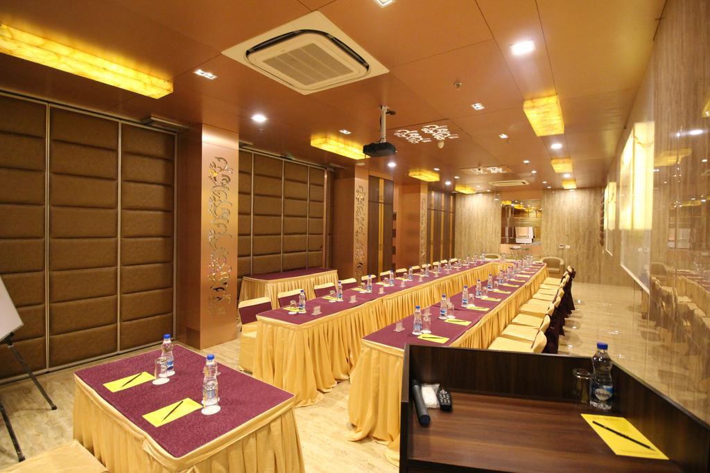 Hotel Golden Grand Дели Экстерьер фото