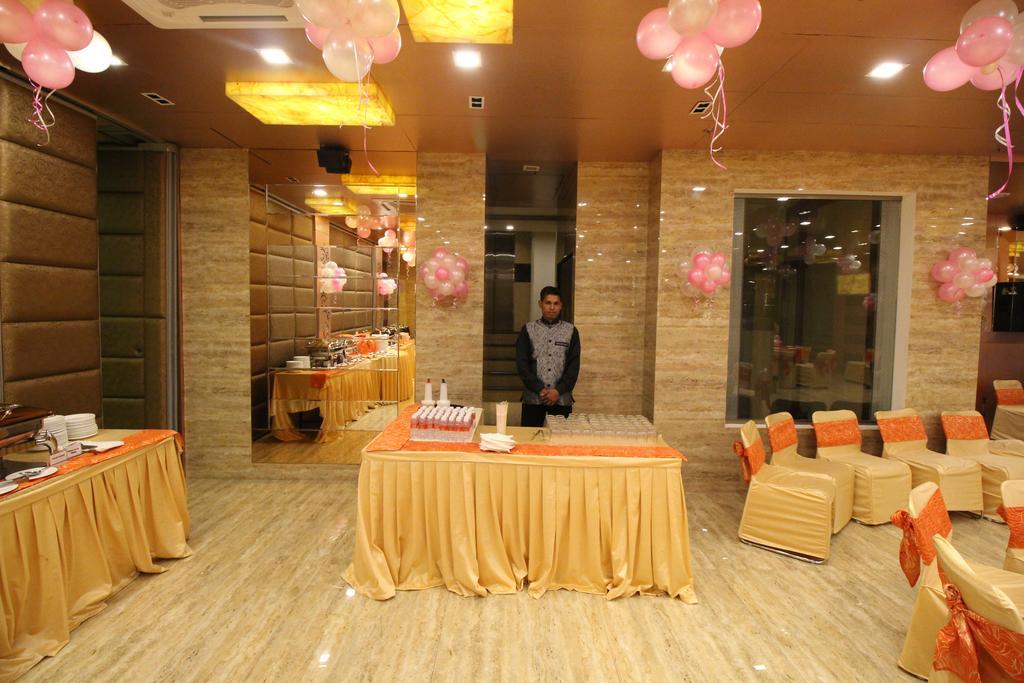 Hotel Golden Grand Дели Экстерьер фото