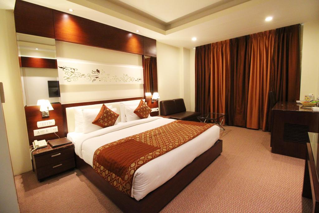 Hotel Golden Grand Дели Экстерьер фото