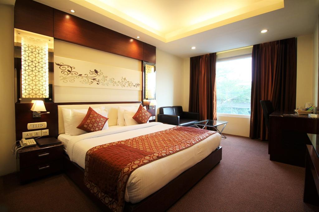Hotel Golden Grand Дели Экстерьер фото
