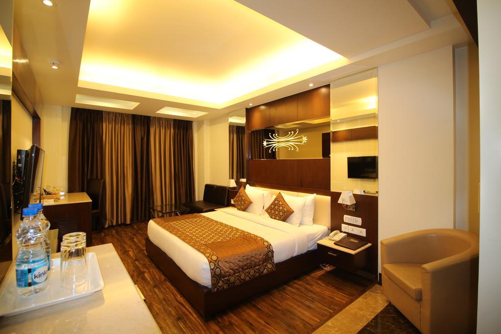 Hotel Golden Grand Дели Экстерьер фото